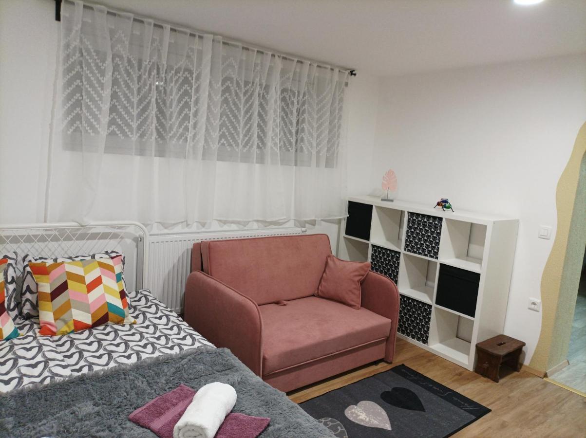 Apartma Juli Zirovnica Exterior photo