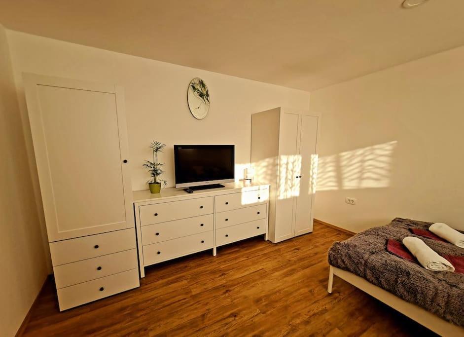 Apartma Juli Zirovnica Exterior photo